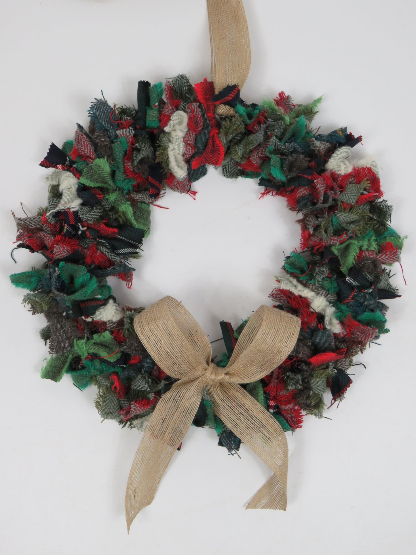 (1) Christmas Made Round Rag Wreath