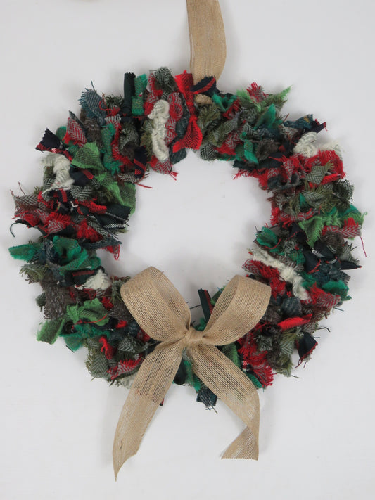 (1) Christmas Made Round Rag Wreath