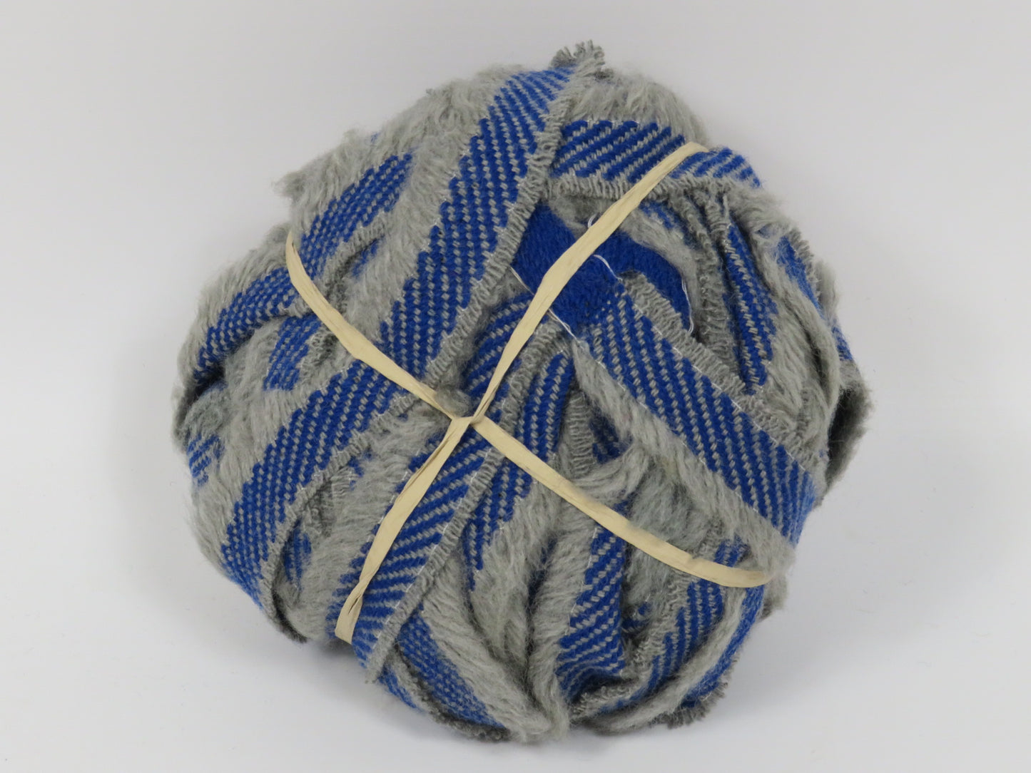 Blanket Yarn Ball Selvedge Edge (26)