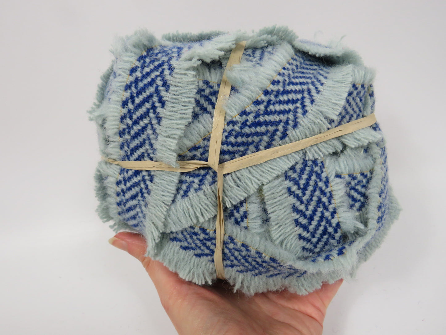 Blanket Yarn Ball Selvedge Edge (8)
