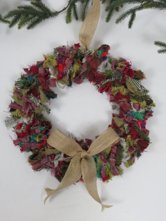 (9) Christmas Made Round Rag Wreath