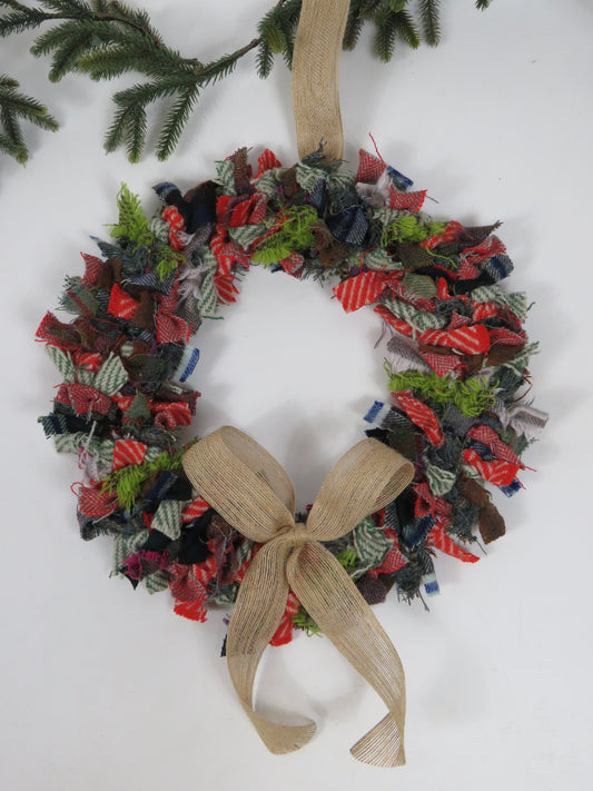 (1) Christmas Made Round Rag Wreath