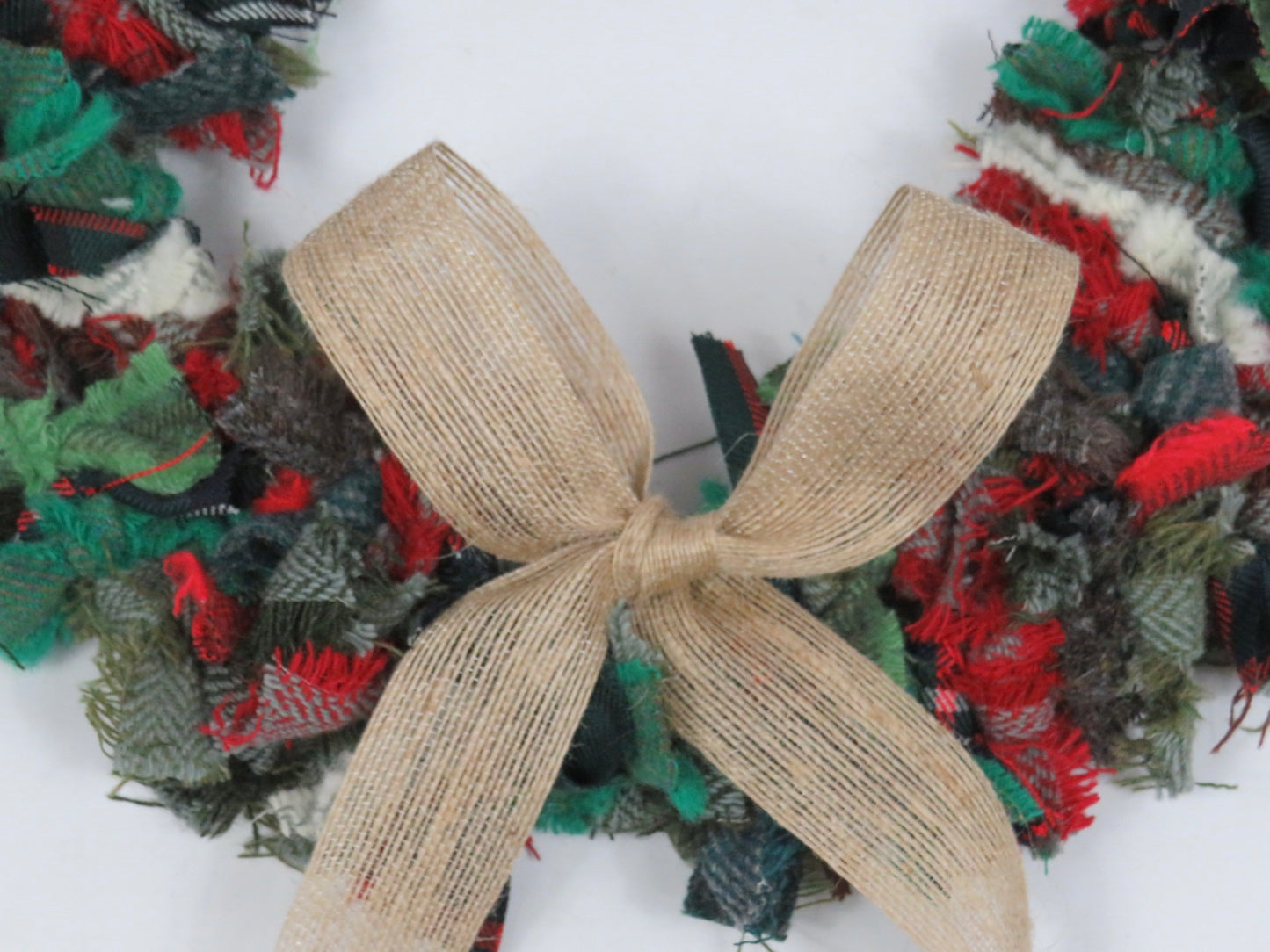 (1) Christmas Made Round Rag Wreath