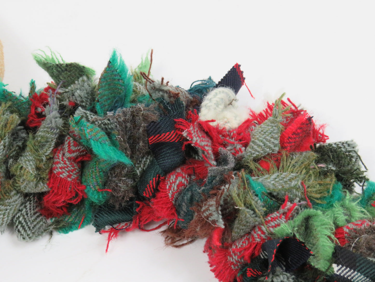 (1) Christmas Made Round Rag Wreath