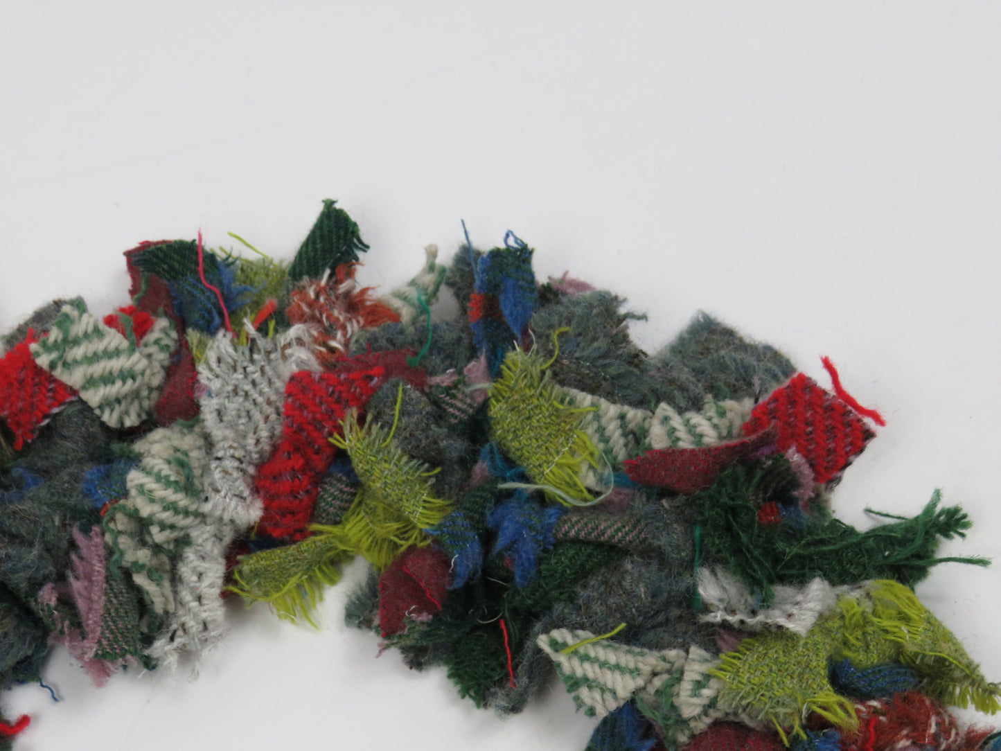 (1) Christmas Made Round Rag Wreath